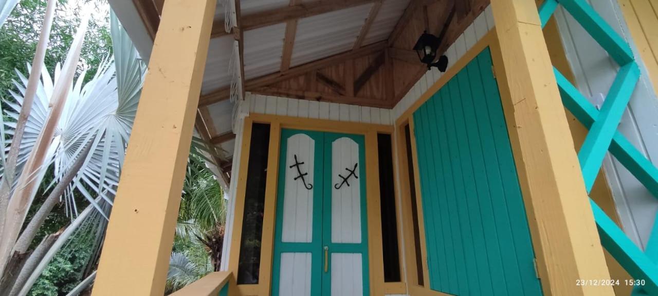 Hotel Yellow Home Providencia Isla South West Bay Exteriér fotografie